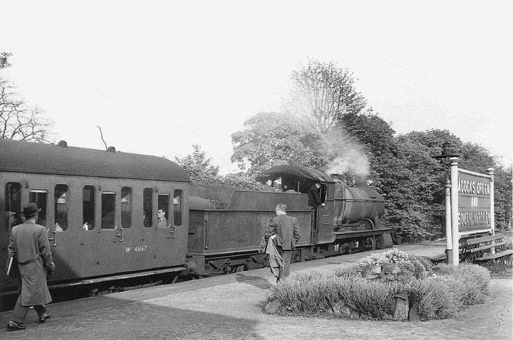Ex-GWR 2-6-0 43xx Class No 6349 stands at platform 1 with the 6:05pm Snow Hill to Leamington service on 4th May 1959
