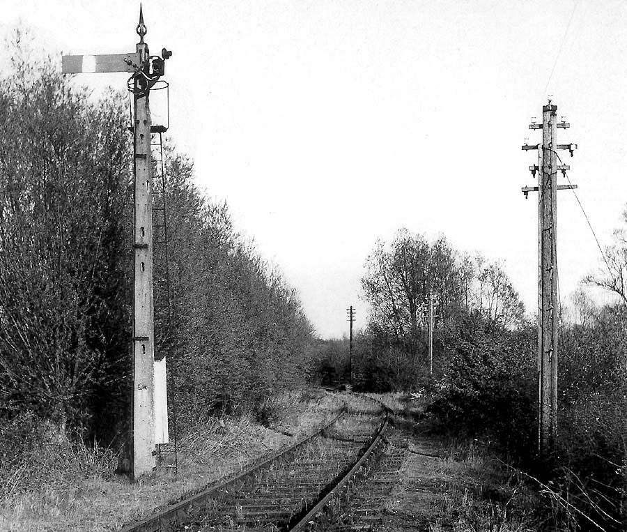 North Junction outer home signal situated some ten chains West of Edstone viaduct seen on 6th June 1953