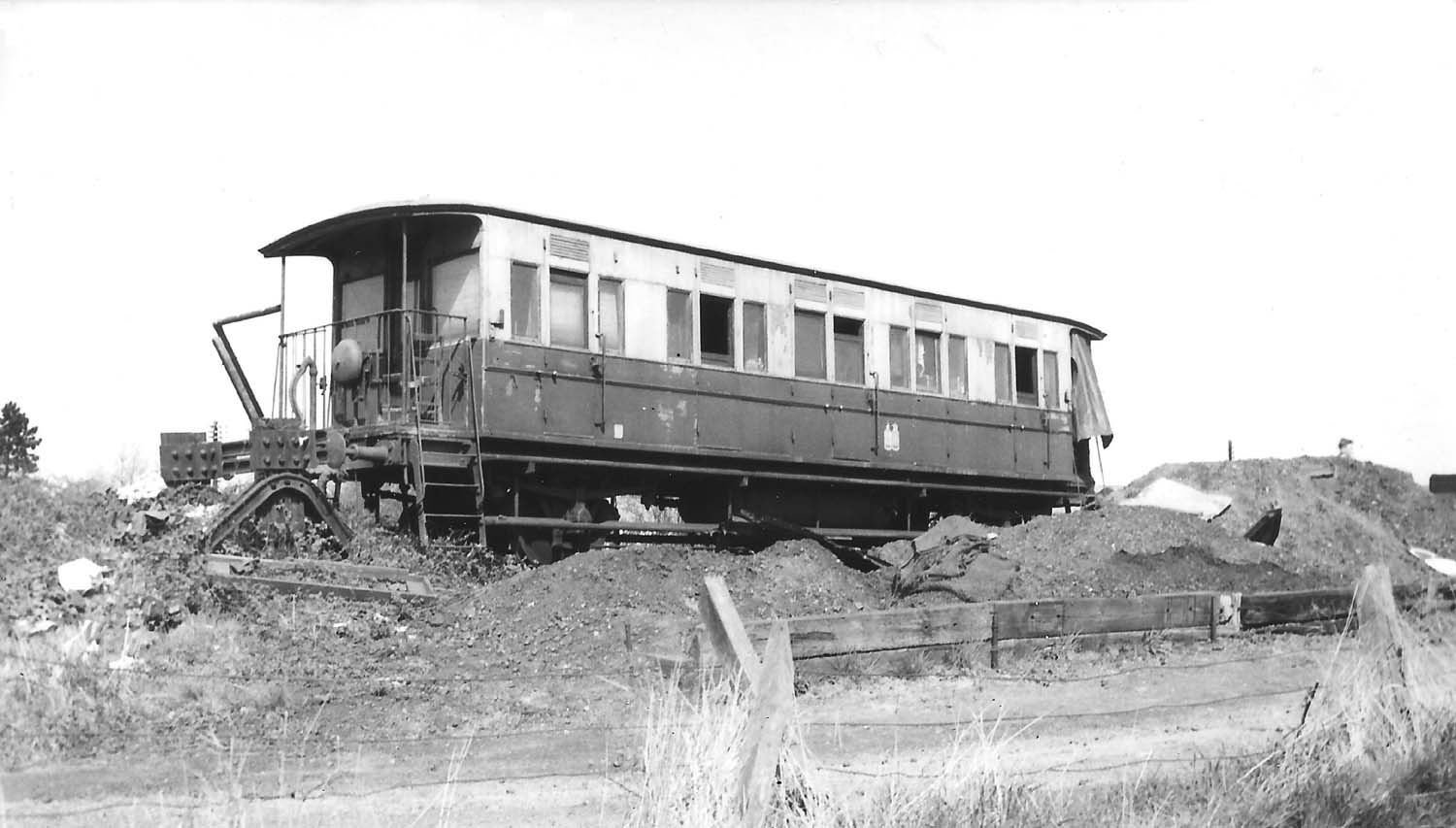 Fenny Compton Station: Ex-Bristol And Exeter (B&E) Railway Coach ...