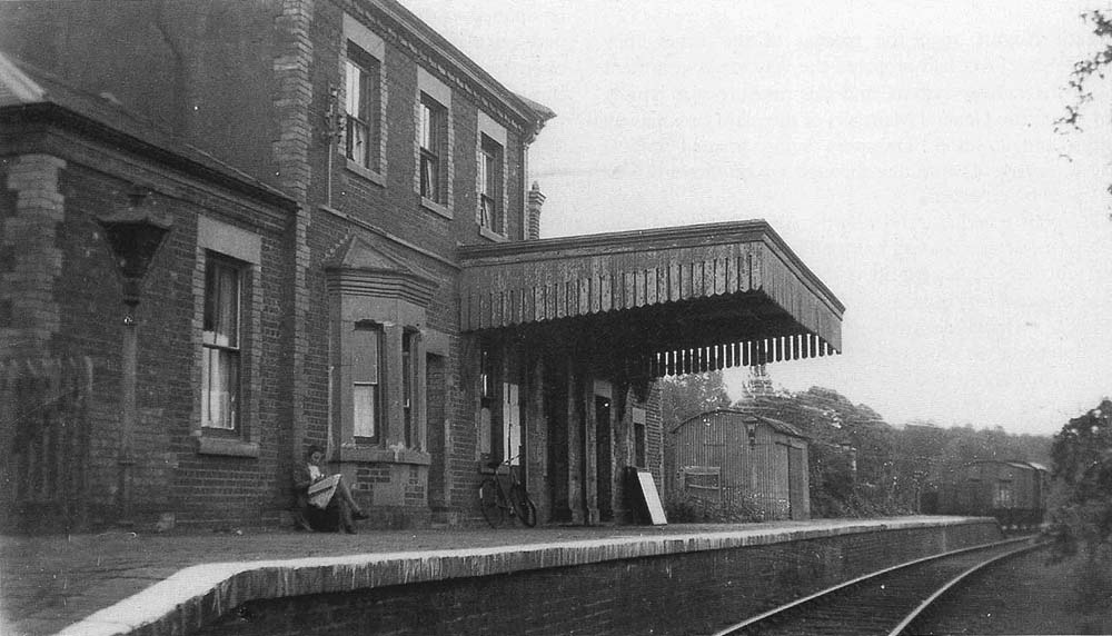 The station now reopened in 1941 to enable workers from Coventry to get to the Maudslay Motors shadow factory