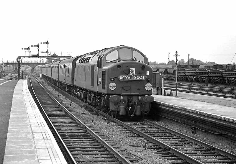 British Railways Class 40 D226 is seen at the head of the up Royal Scot as it passes through Nuneaton in June 1961