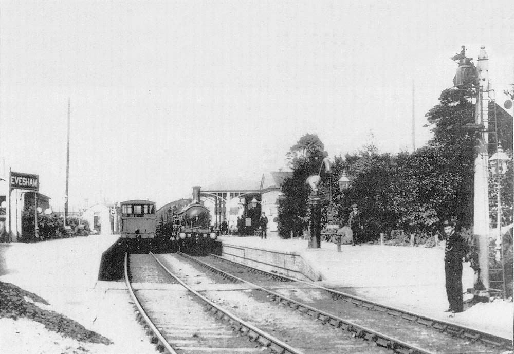 Evesham Station Looking Towards Ashchurch With An Unknown MR 0 6 0