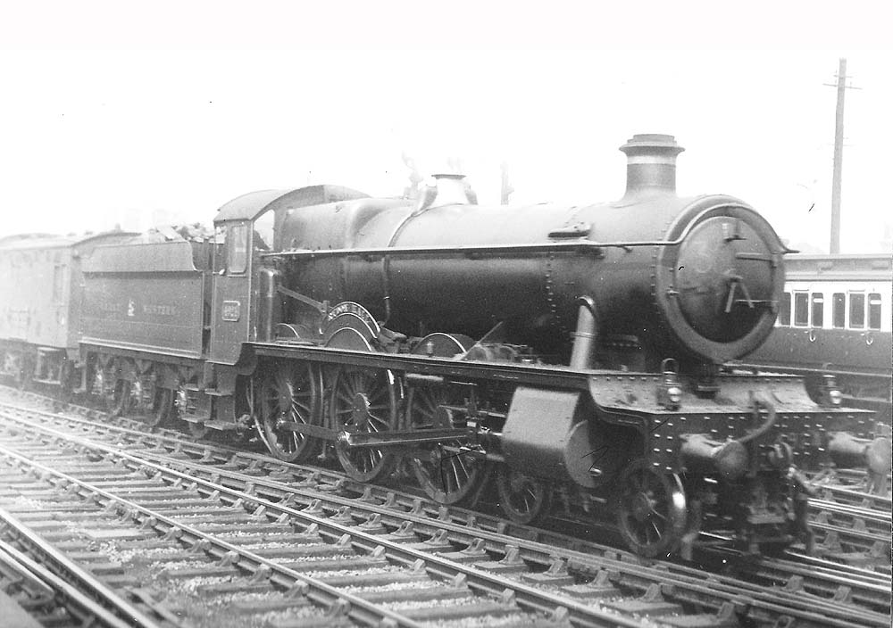 Great Western Railway 4-6-0 No 4924 �Eyardon Hall� entering Snow Hill with an up class A express in 1934