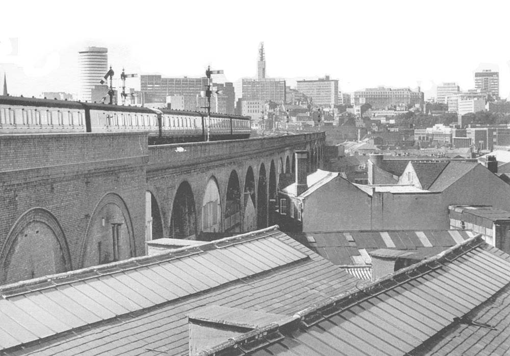 A DMU service approaches Moor Street from the south as it passes over Bordesley Viaduct on 6th September 1966