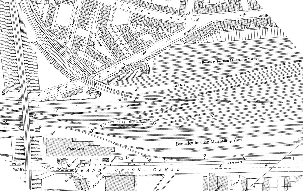 A map showing the 1930s Bordesley goods warehouse on the left, hemmed in by the Grand Union Canal and Midland Railway Viaduct