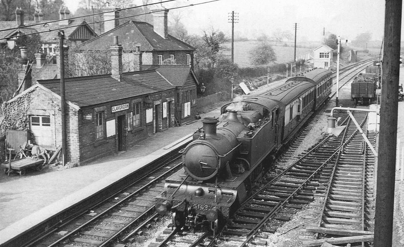 Claverdon Station - GWR 2-6-2T No 5162 passes the old station three ...