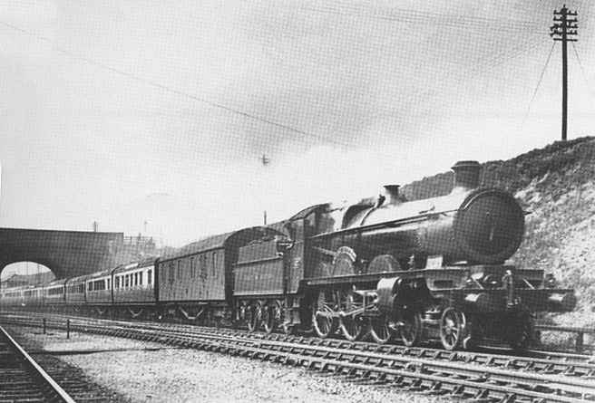 GWR Star class 4-6-0 'King Henry' No 4027 is seen on an up Birkenhead express service at Handsworth Junction prior to July 1927