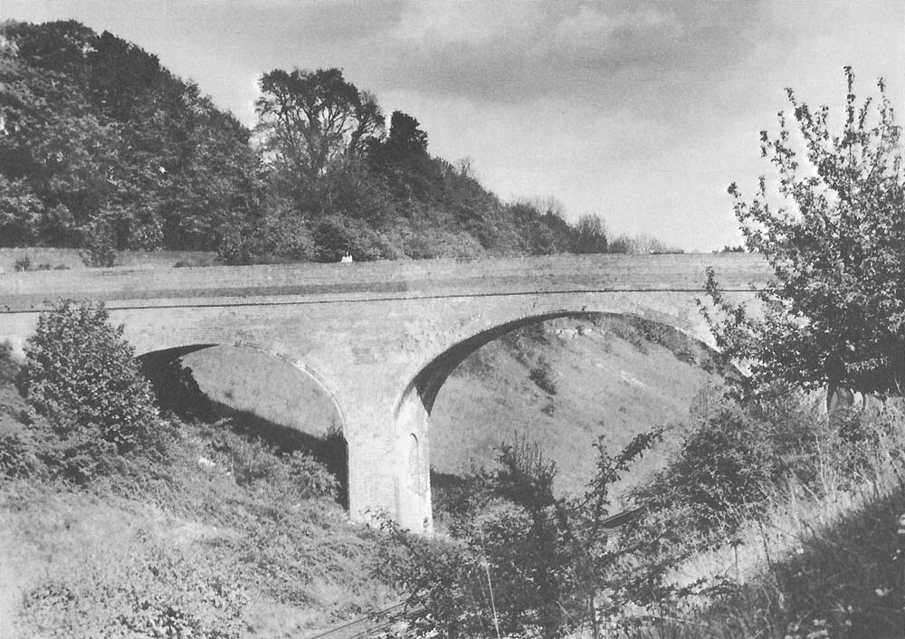 This graceful three arch brick bridge across the 0.5 mile long Harbury Cutting was built to provide access from Bull Ring Farm to the village of Harbury