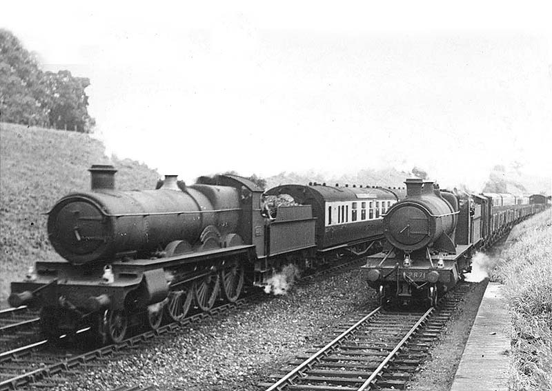 GWR 28xx Class 2-8-0 No 2871 heads a Class H mineral freight of empty wagons on the down goods line