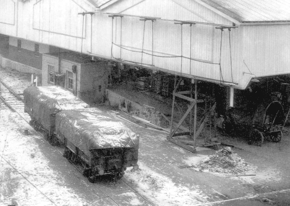 Hockley Station: Close up showing 'Top' shed's No 10 platform with road ...