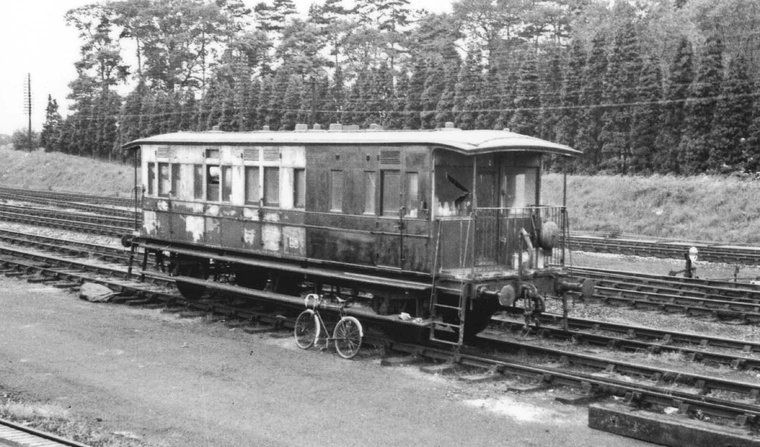 Lapworth Station: Ex-Bristol And Exeter (B&E) Railway Coach Converted ...