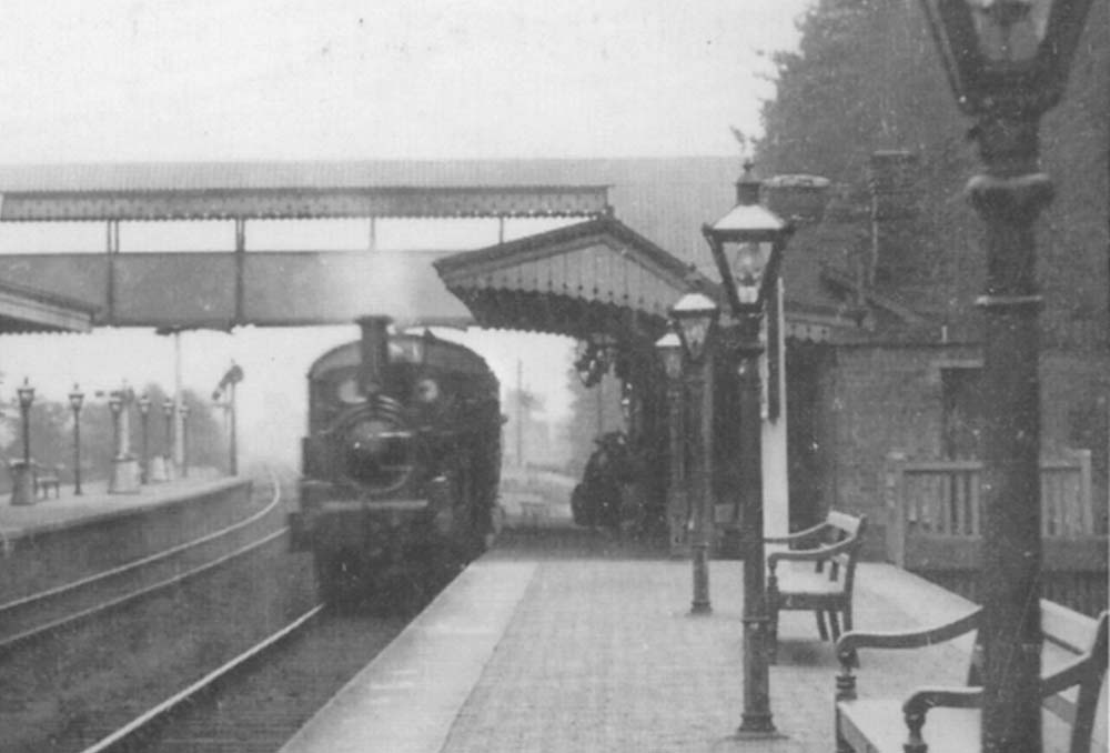 Lapworth Station: Close Up Of The GWR 517 Class At The Head Of A Down ...