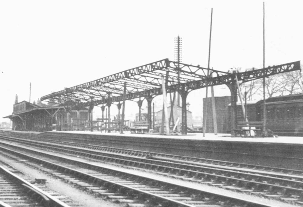Close up showing the erection of Leamington's new canopies which provided substantial protection to passengers