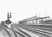 Looking towards London showing both bay platforms at the Birmingham end of the station on 22nd March 1937