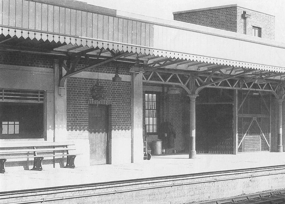 Close up showing the middle section of Leamington station's new up platform and the lift used primarily for parcels traffic