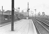 Close up showing on the left the bay platform and Leamington's good shed which was erected circa 1903