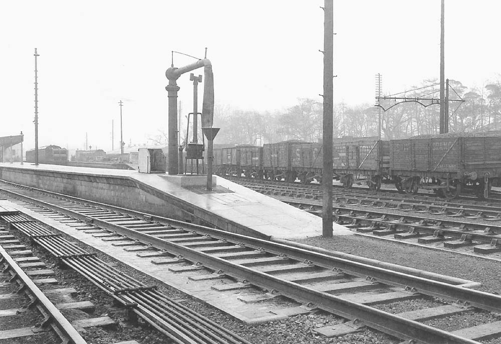 Looking from the up platform showing the Warwick end of the down platform on 3rd September 1955