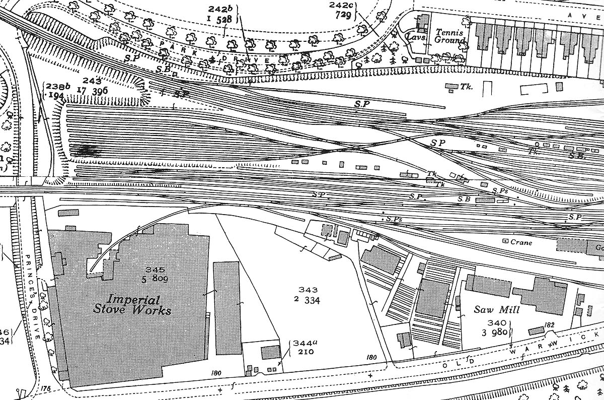 Part of the 1939 OS map showing the northern approach and sidings to Leamington station
