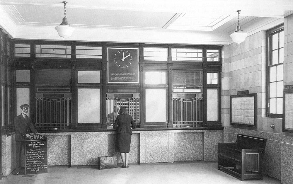 Leamington station's new booking hall continuing the 1930s 'Art Deco' style seen throughout the new building
