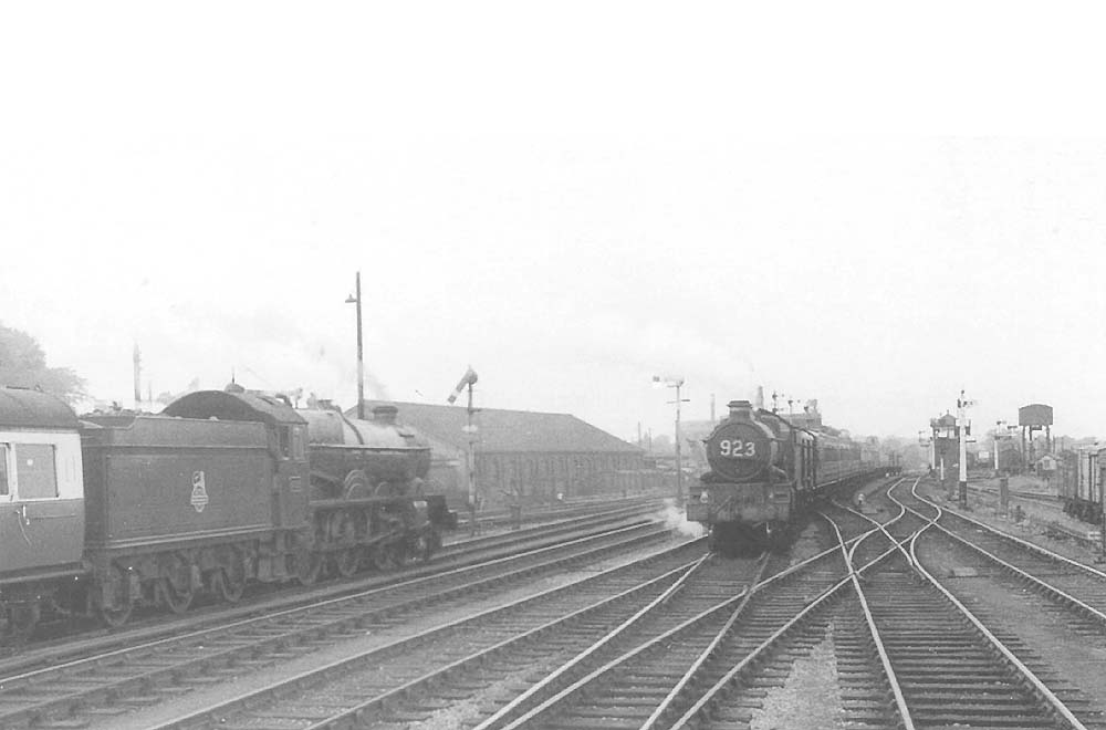 An unidentified ex-GWR Castle Class 4-6-0 locomotive enters the road to the up platform on 3rd September 1955