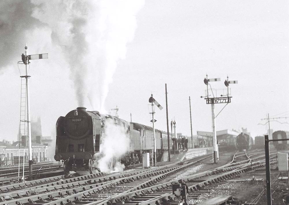British Railways Standard Class 9F 2-10-0 No 92203 is seen piloting an unknown diesel on a down service to Snow Hill