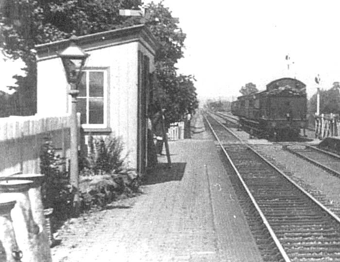 Close up showing that milk churns were sent in both directions from Long Marston with several waiting to be forwarded to Stratford upon Avon