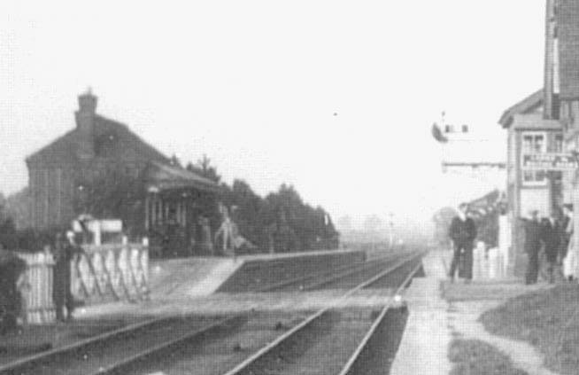 Close up showing the up waiting room on the left and opposite the cantilevered signal at the end of the down platform