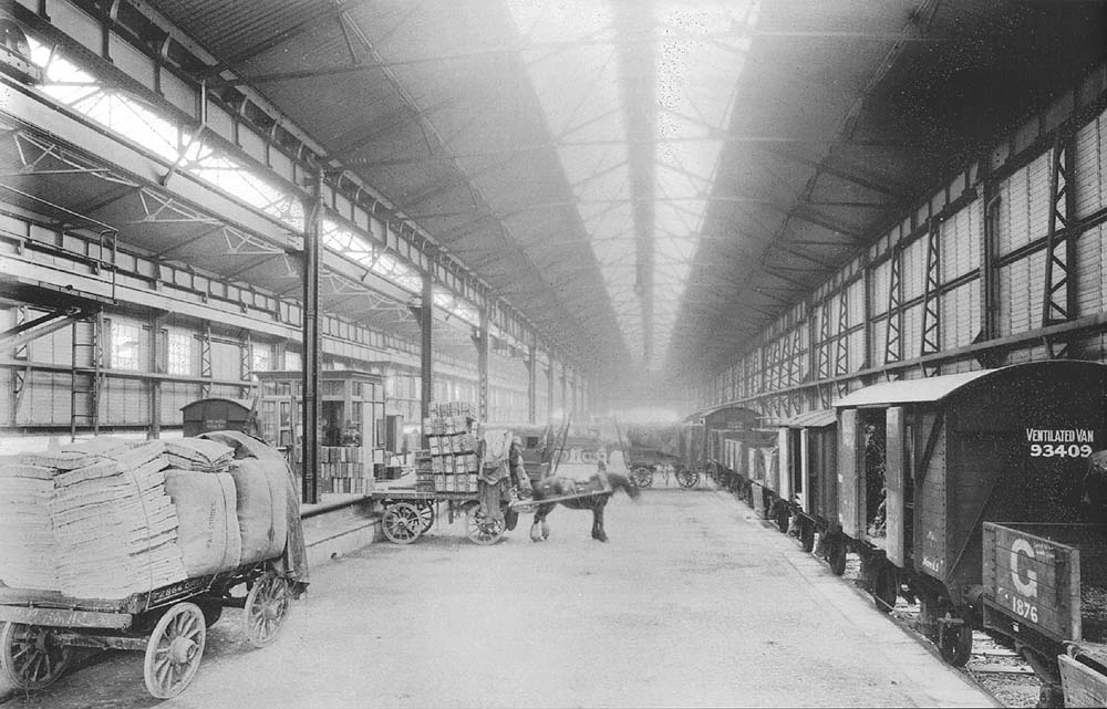 Internal view of Moor Street station's high level shed with the unloading platform on the left and the mileage platform on the right