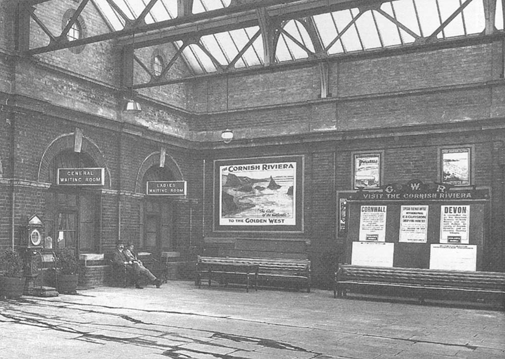 Close-up of the northern corner of the concourse where the General waiting room and the Ladies waiting room were situated
