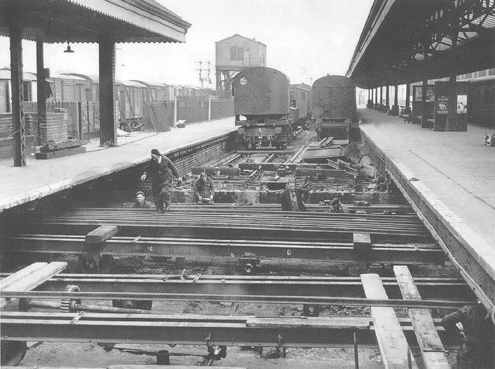 Part of the traverser between Platforms 1 and 2 has been lifted and laid out on the track behind