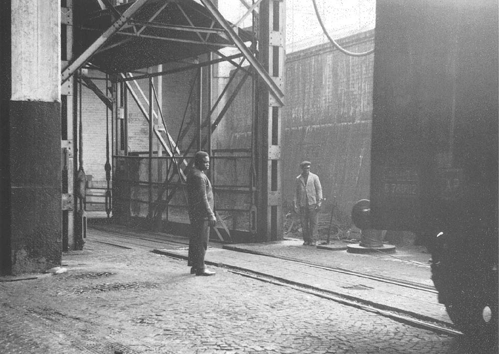 In Moor Street's lower level shed 'B', a covered wagon is drawn by capstan on to the hoist