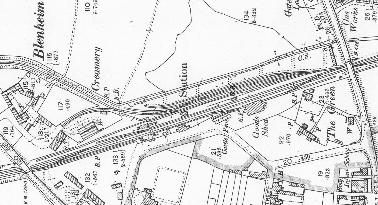 A close up view of the 1900 Ordnance Survey map showing the station has now had its footbridge installed