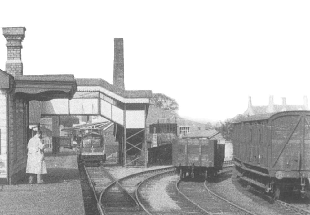 Close up showing the Shipston-on-Stour branch platform, now no longer in use, located on the right of the island platform
