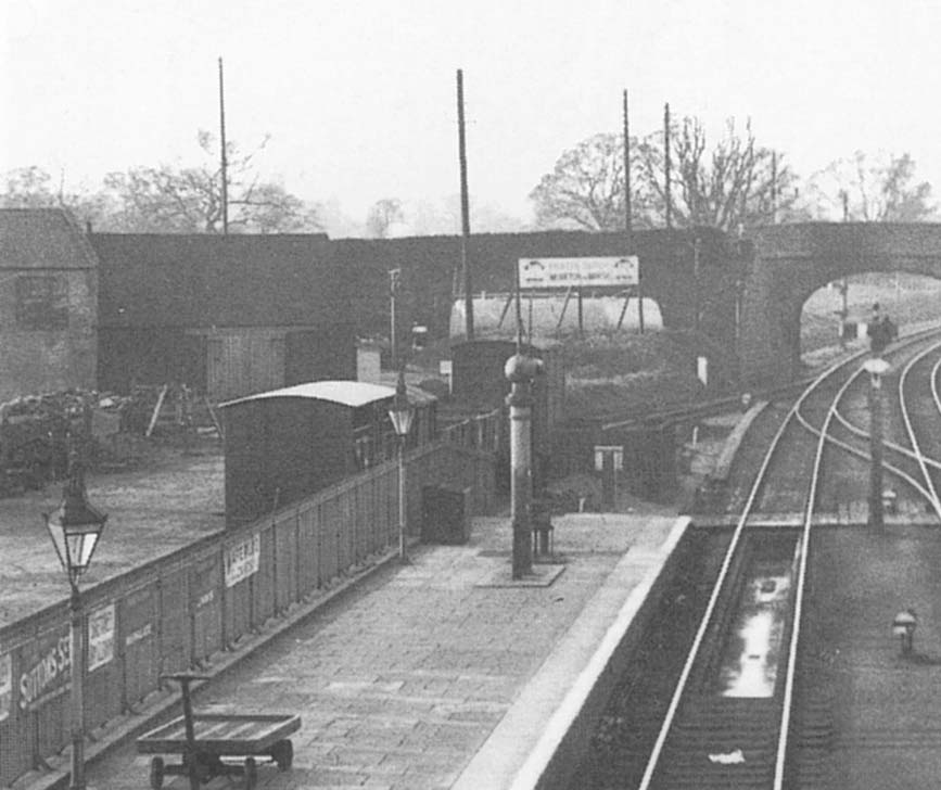 Close up showing the inspection pit located in the centre of the tracks at the end of the down platform