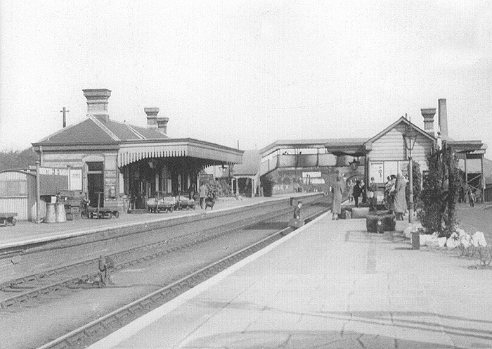 Moreton-in-Marsh Station - Stretton on Fosse looking towards Morton in ...