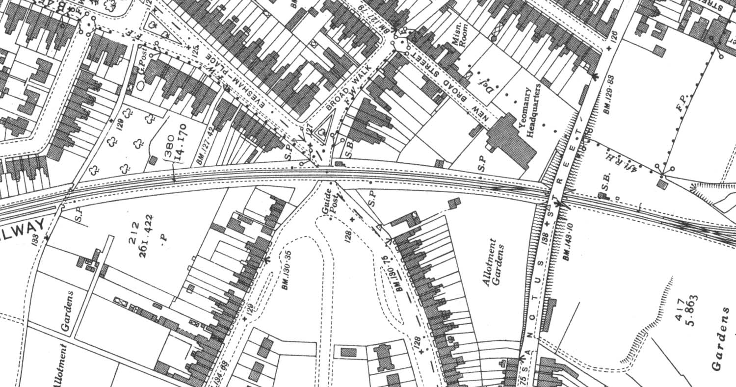 A 1939 Ordnance Survey map showing the layout and juxtaposition of Evesham Road Crossing and Sanctus Street