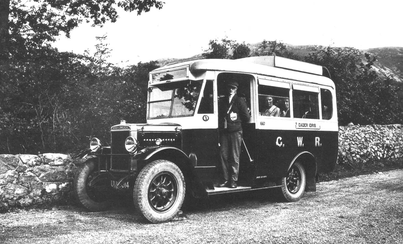 Photograph of a Morris 14 seater identical to those used on the Shipston-on-Stour bus services from July 1929 to December 1930