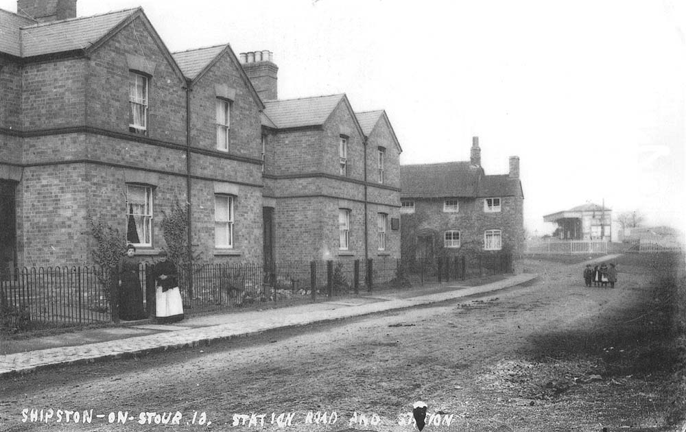 A turn of the century view of Station Road and the terrace houses that lined the street with Shipston-on-Stour station in the distance