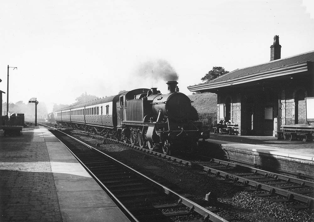 Southam Road and Harbury Station: GWR 2-6-2T 'Large Prairie' No 5165 ...