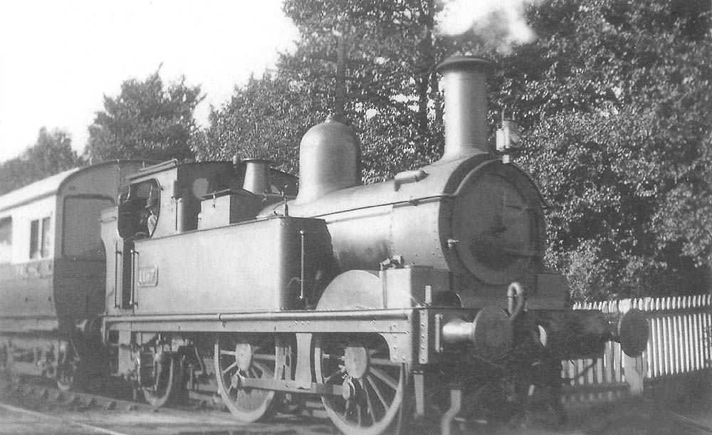 GWR 0-4-2T 517 Class No 1157 is seen at Stratford upon Avon with an Auto working from Alcester on 6th July 1935