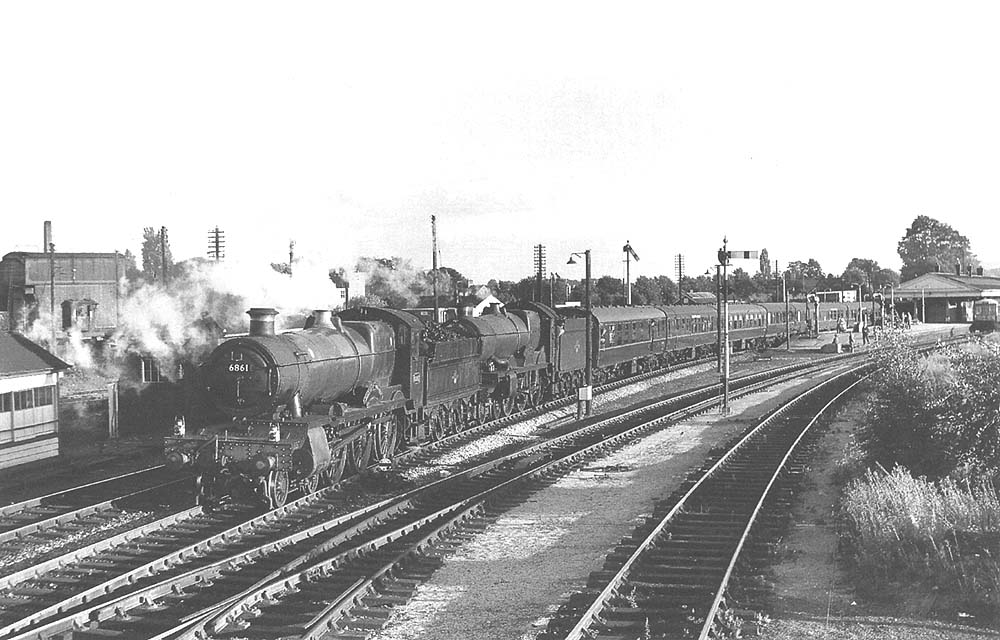 Ex-GWR 4-6-0 Grange class No 6861 'Crynant Grange pilots ex-GWR 4-6-0 Castle Class No 7001 'Sir James Milne on 7th September 1962