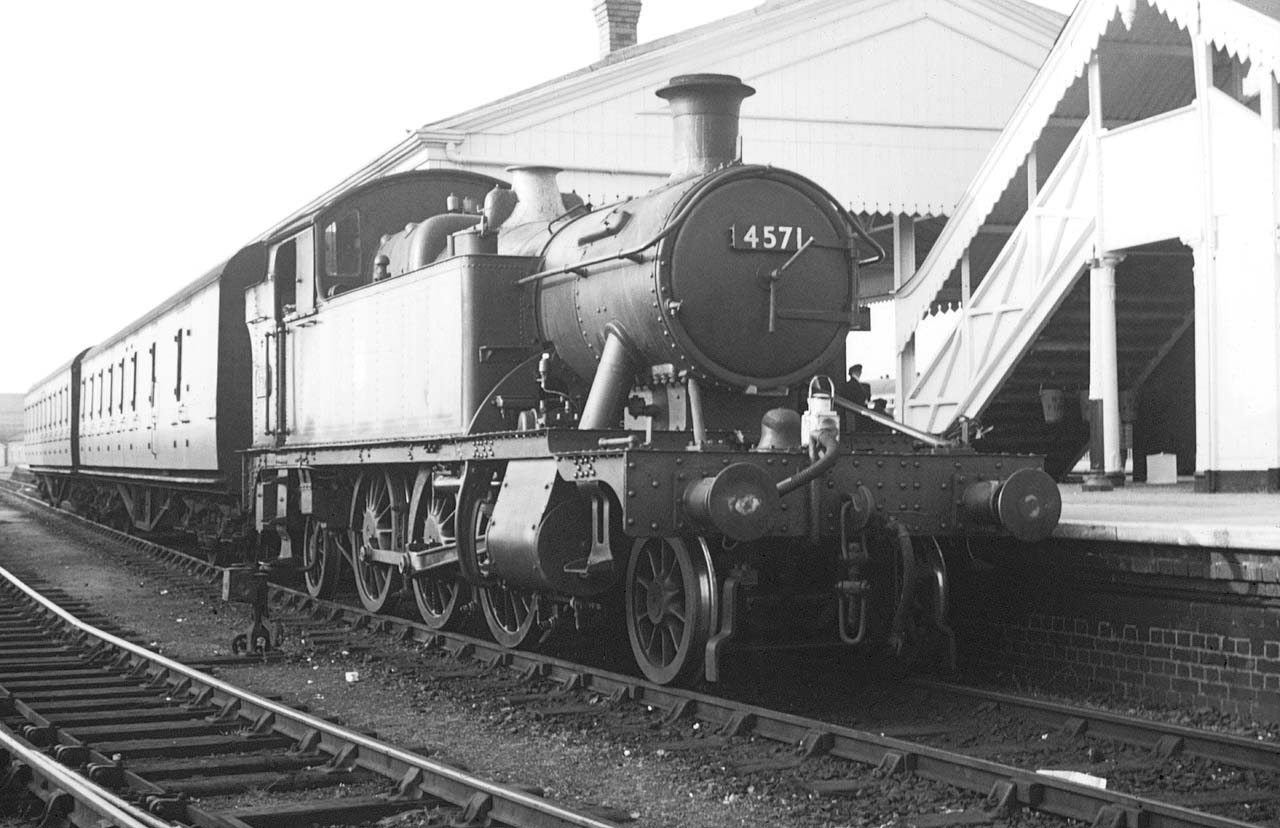 Ex-GWR 2-6-2T No 4571 is seen standing at Platform 3 with a Class G working on 1st June 1957