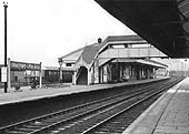Looking from the Honeybourne end of platform 1 to the up island platforms with a DMU standing at Platform 3 in BR livery