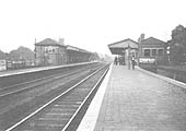 Looking towards Leamington in 1925 with a small group of passengers waiting on the down platform