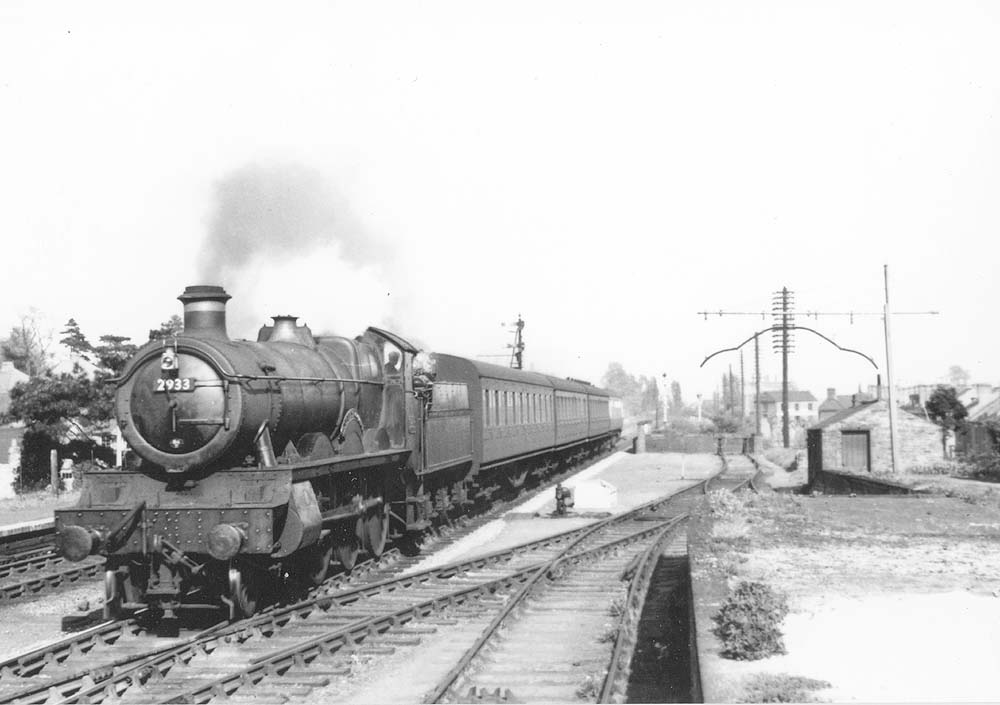 Warwick Station: - Ex-GWR 4-6-0 Saint class No 2933 'Bilbury Court' now ...