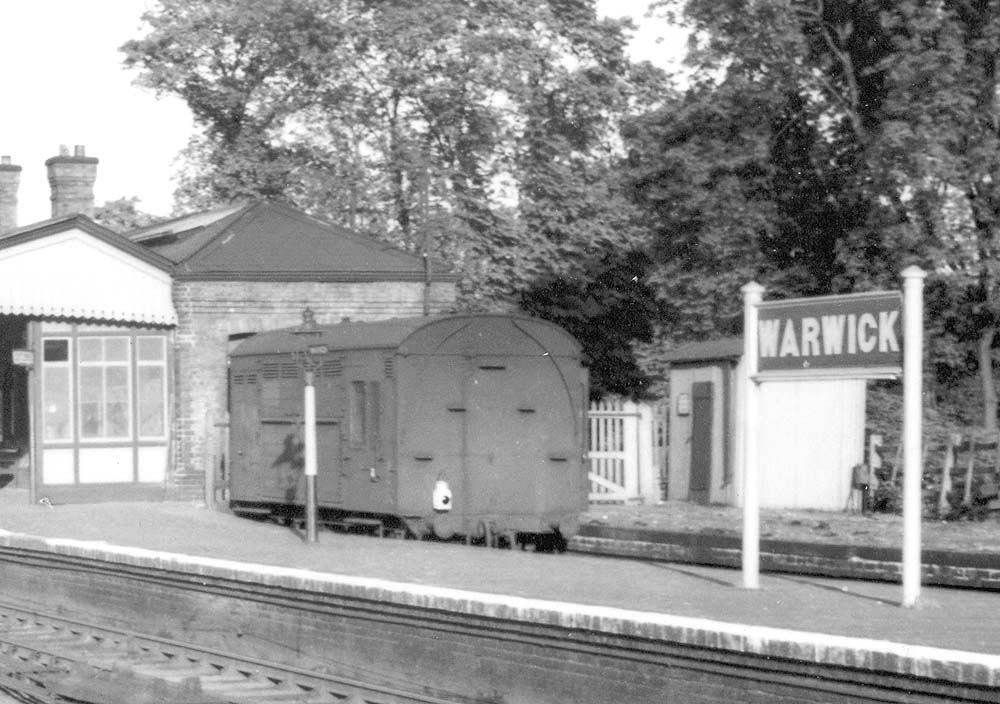 warwick-station-close-up-of-the-ex-gwr-horse-box-with-groom-s