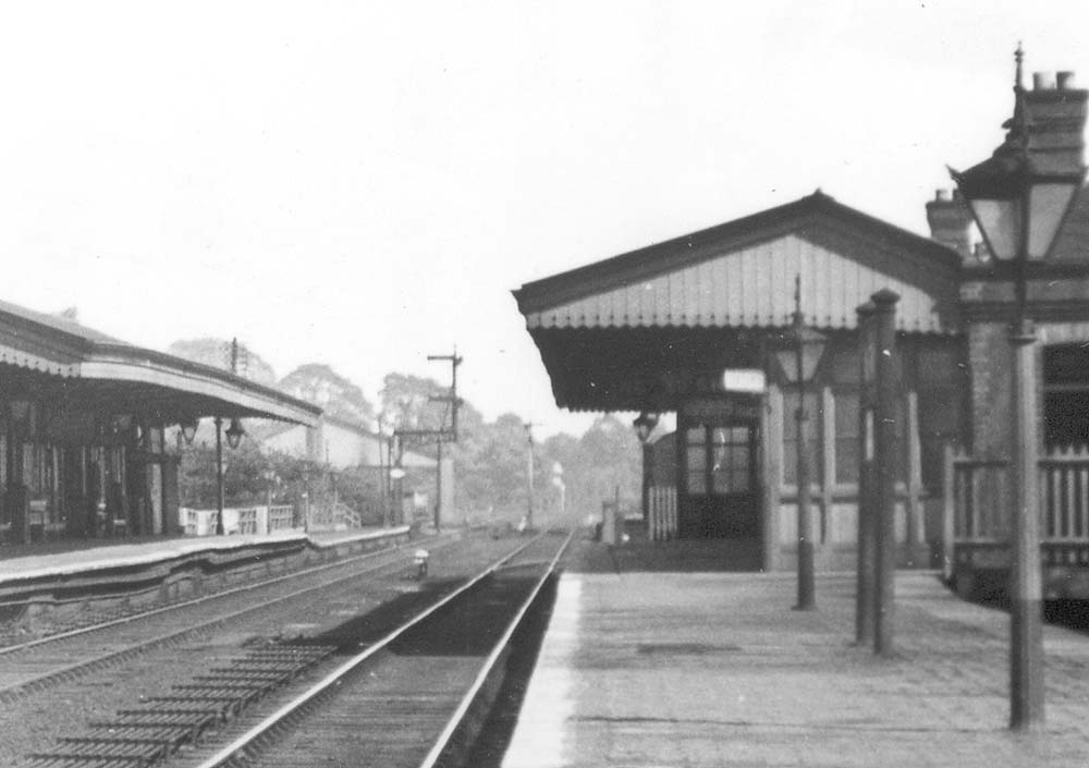 Warwick Station: Close Up Showing The Much Lower Platform Level Of The ...