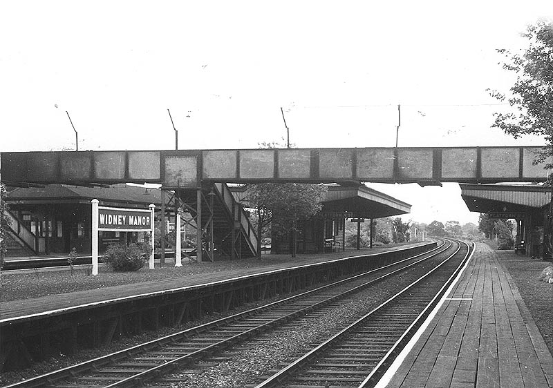 View of the station looking towards Leamington from the Birmingham end of the down No 4 platform