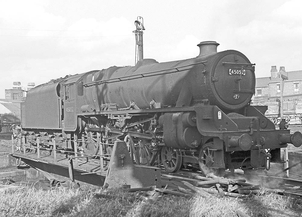 Aston Shed: Ex-LMS 4-6-0 Stanier 'Black Five' No 45052 is being turned ...