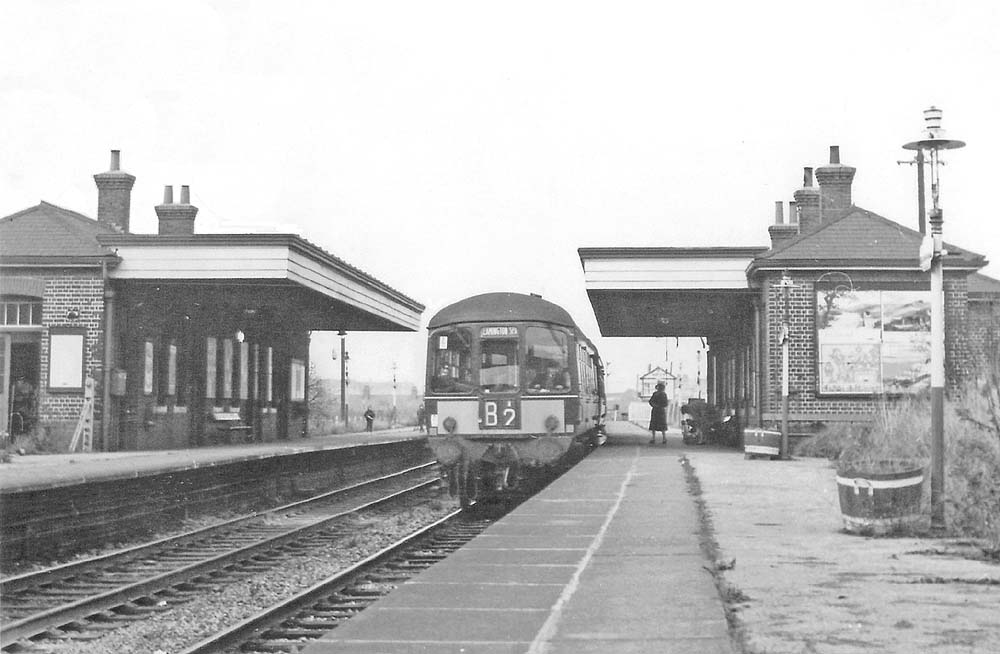 Bedworth Station: Looking north towards Nuneaton as a Diesel Multiple ...